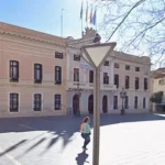 Una mujer en estado grave tras caerle encima una farola en Sabadell.